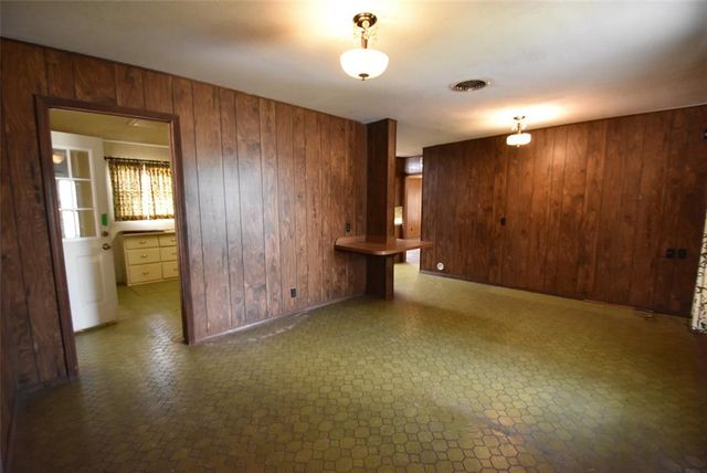 820 N University Street, Seminole, OK 74868