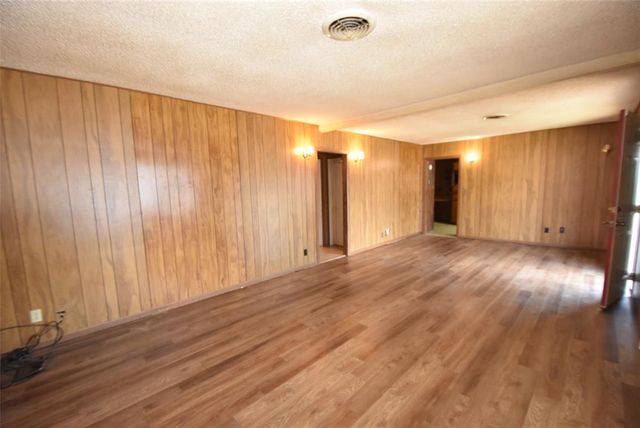 820 N University Street, Seminole, OK 74868