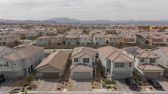 10183 Glowing Amber Street, Las Vegas, NV 89141