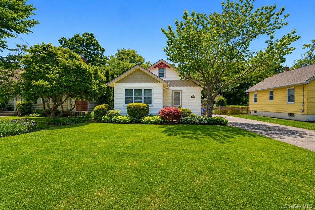 105 4th Avenue, East Northport, NY 11731