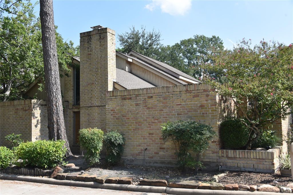 163 Old Bridge Lake, Houston, TX 77069