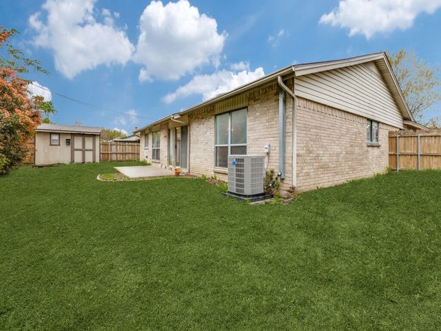 3914 Willowood Lane, Grand Prairie, TX 75052