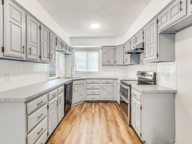 3914 Willowood Lane, Grand Prairie, TX 75052