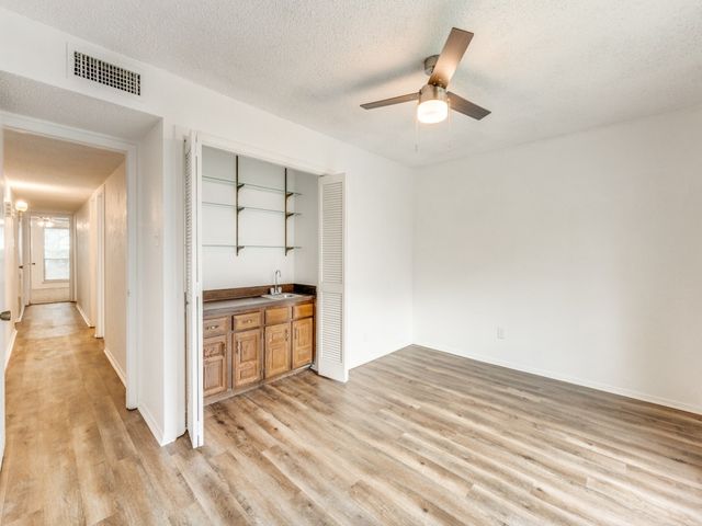 3914 Willowood Lane, Grand Prairie, TX 75052