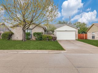 3914 Willowood Lane, Grand Prairie, TX 75052