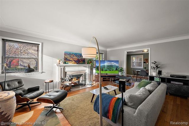 852 Harcourt Road, Grosse Pointe Park, MI 48230