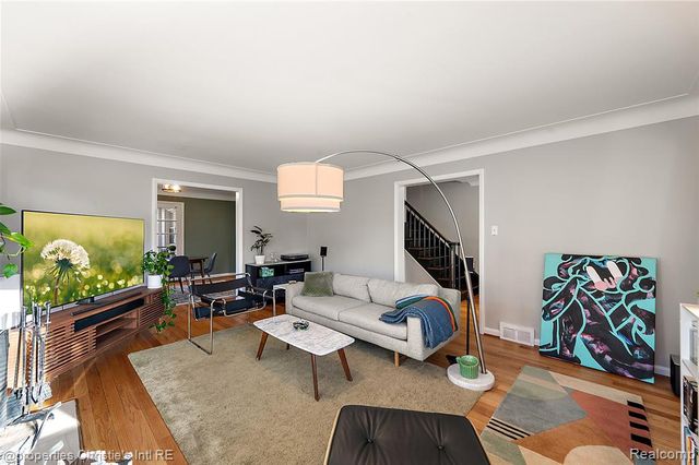 852 Harcourt Road, Grosse Pointe Park, MI 48230