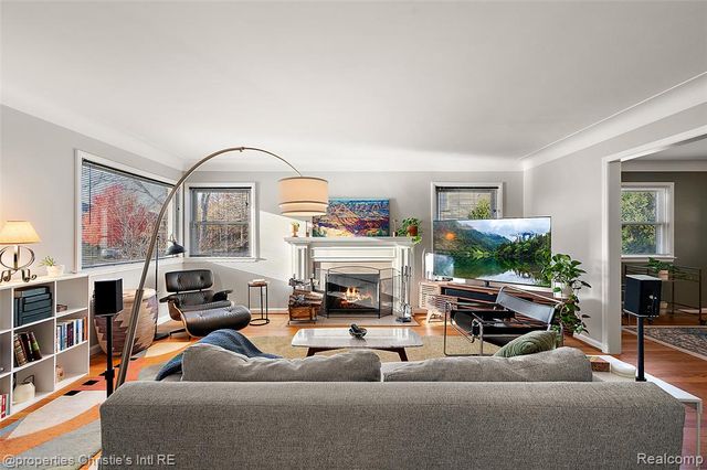 852 Harcourt Road, Grosse Pointe Park, MI 48230