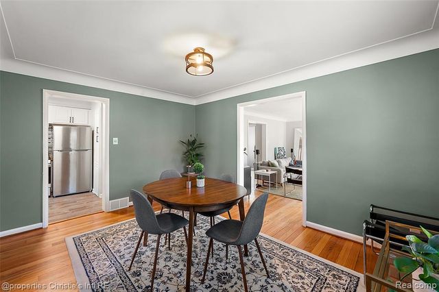 852 Harcourt Road, Grosse Pointe Park, MI 48230