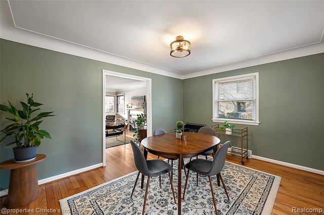 852 Harcourt Road, Grosse Pointe Park, MI 48230