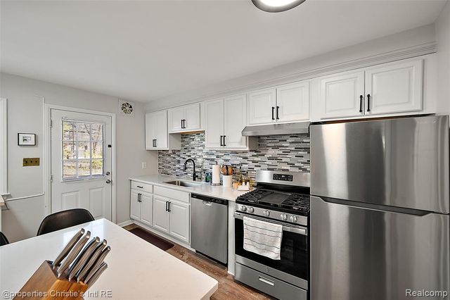 852 Harcourt Road, Grosse Pointe Park, MI 48230