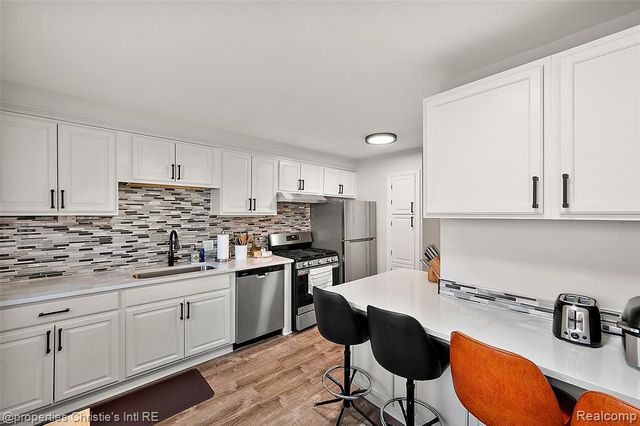 852 Harcourt Road, Grosse Pointe Park, MI 48230