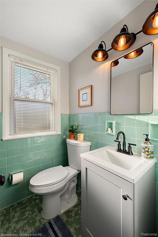 852 Harcourt Road, Grosse Pointe Park, MI 48230