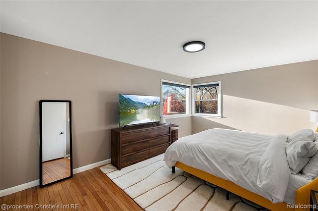 852 Harcourt Road, Grosse Pointe Park, MI 48230