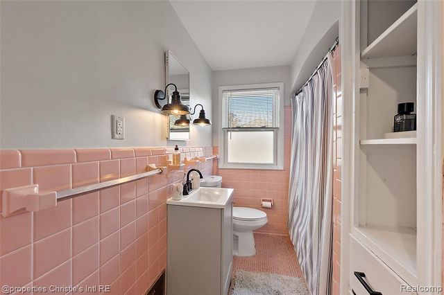 852 Harcourt Road, Grosse Pointe Park, MI 48230