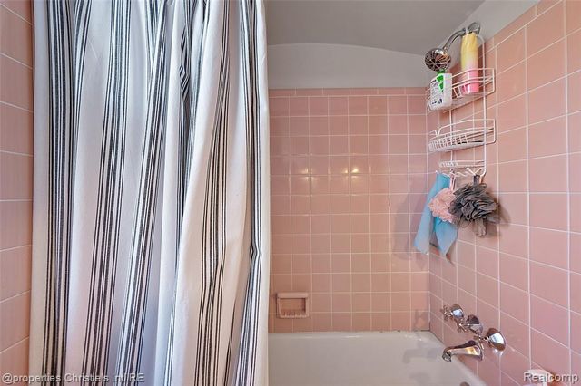 852 Harcourt Road, Grosse Pointe Park, MI 48230