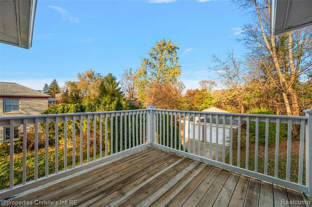 852 Harcourt Road, Grosse Pointe Park, MI 48230