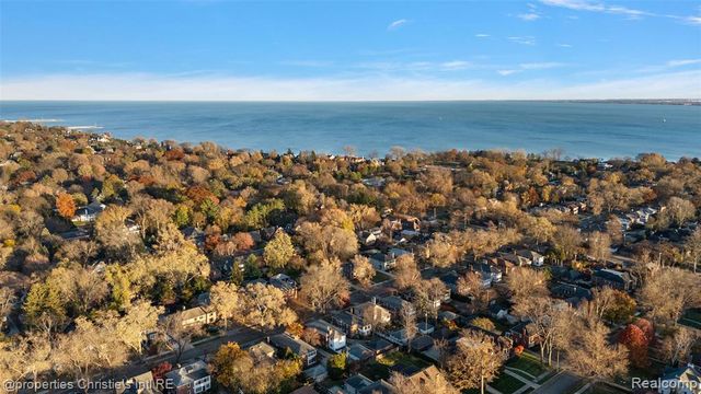 852 Harcourt Road, Grosse Pointe Park, MI 48230