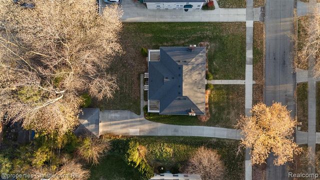 852 Harcourt Road, Grosse Pointe Park, MI 48230