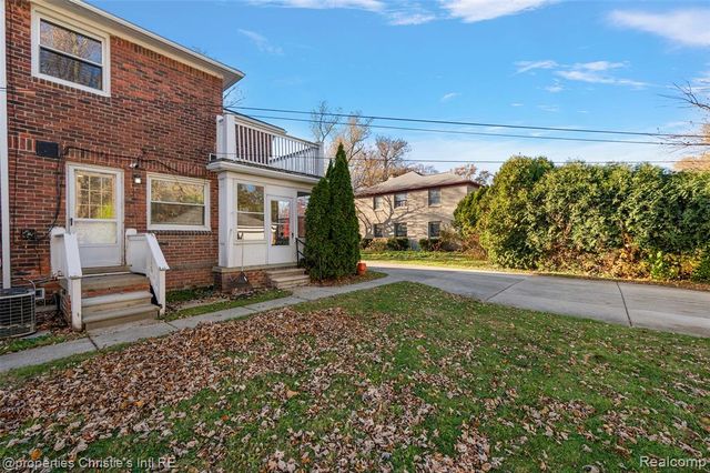 852 Harcourt Road, Grosse Pointe Park, MI 48230