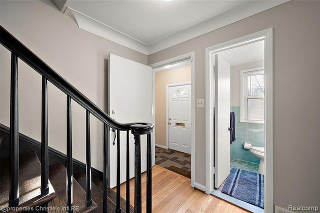 852 Harcourt Road, Grosse Pointe Park, MI 48230