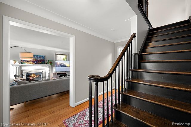 852 Harcourt Road, Grosse Pointe Park, MI 48230