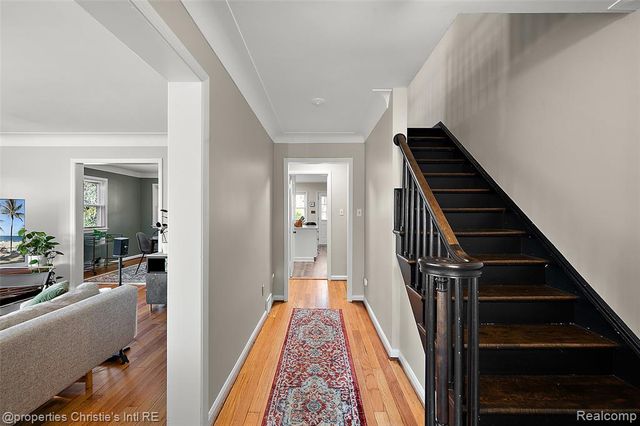 852 Harcourt Road, Grosse Pointe Park, MI 48230