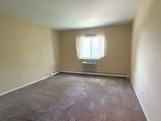 1311 S Finley Road 404, Lombard, IL 60148