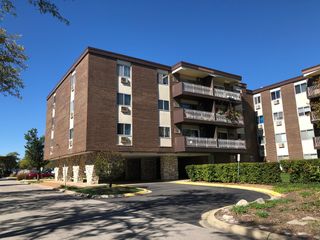 1311 S Finley Road 404, Lombard, IL 60148