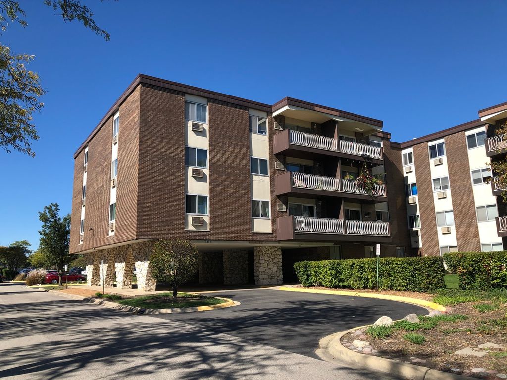 1311 S Finley Road 404, Lombard, IL 60148