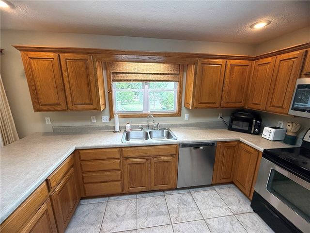 34 S Bandy Drive, Holiday Island, AR 72631