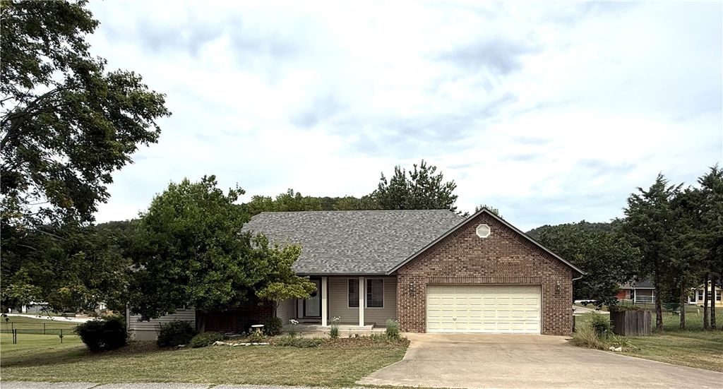 34 S Bandy Drive, Holiday Island, AR 72631
