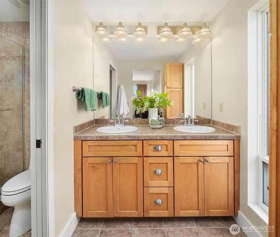 8530 54th Avenue NE, Seattle, WA 98115
