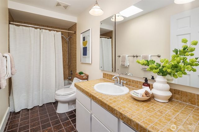 8530 54th Avenue NE, Seattle, WA 98115