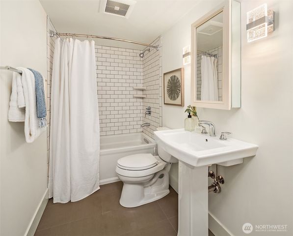 8530 54th Avenue NE, Seattle, WA 98115