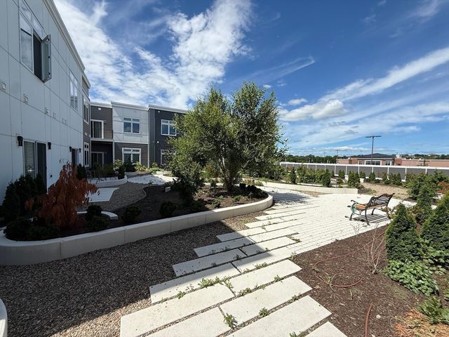 60 Cross St E 207, Somerville, MA 02145