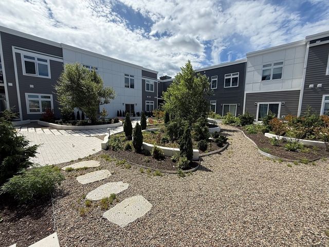 60 Cross St E 207, Somerville, MA 02145