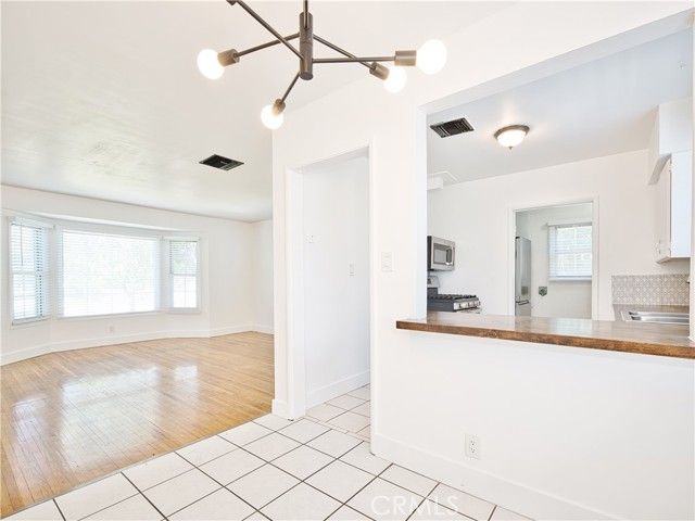 6153 Clybourn Avenue, North Hollywood (los Angeles), CA 91606