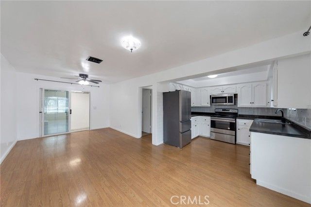 6153 Clybourn Avenue, North Hollywood (los Angeles), CA 91606