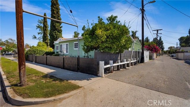 6153 Clybourn Avenue, North Hollywood (los Angeles), CA 91606