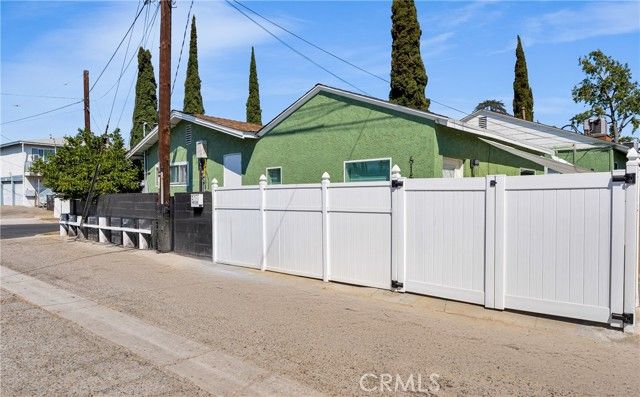 6153 Clybourn Avenue, North Hollywood (los Angeles), CA 91606