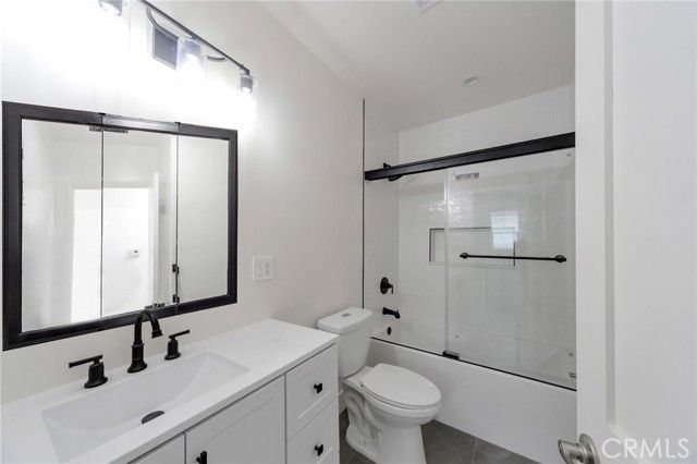 6153 Clybourn Avenue, North Hollywood (los Angeles), CA 91606