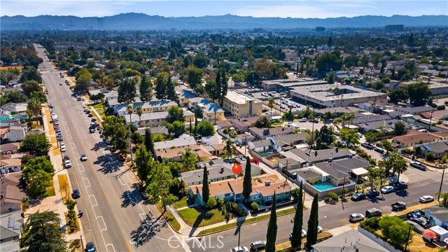 6153 Clybourn Avenue, North Hollywood (los Angeles), CA 91606