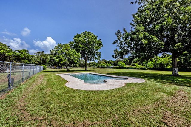 9010 Point Barrow Road, Beach City, TX 77523