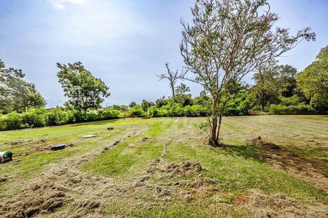 9010 Point Barrow Road, Beach City, TX 77523