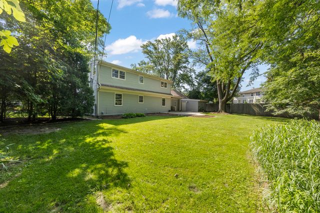 120 N Pine Street, Geneva, IL 60134