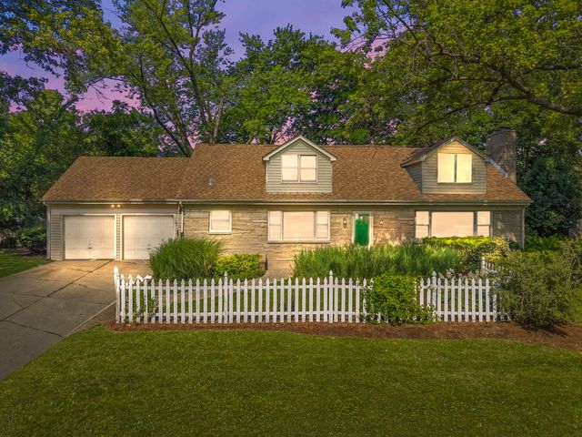 120 N Pine Street, Geneva, IL 60134