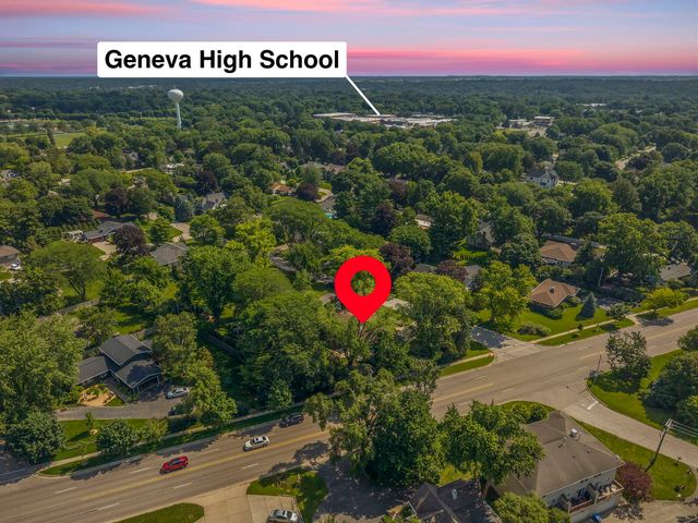120 N Pine Street, Geneva, IL 60134