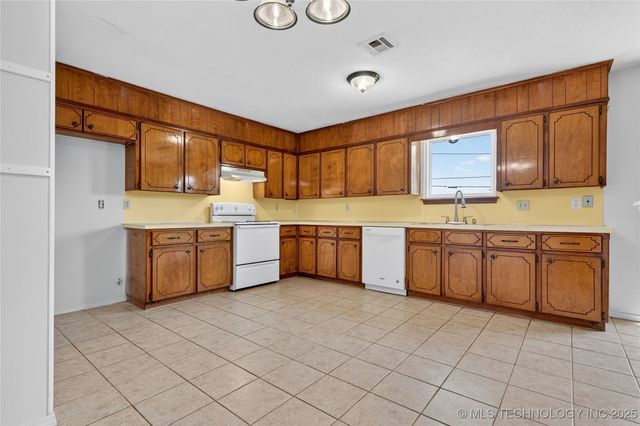 116 N Spruce Avenue, Bartlesville, OK 74006