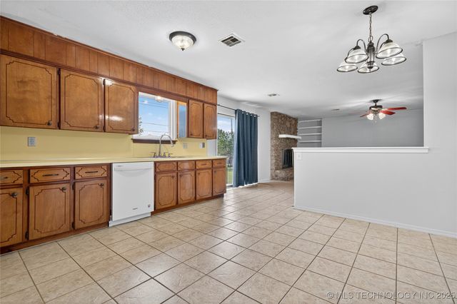 116 N Spruce Avenue, Bartlesville, OK 74006